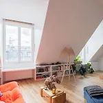 Veeve - Sleek Chic Studio